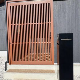 吉野杉を使用した玄関