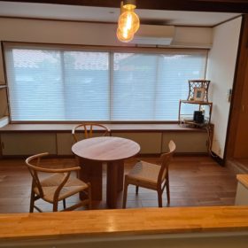 ブラックチェリーの丸テーブル